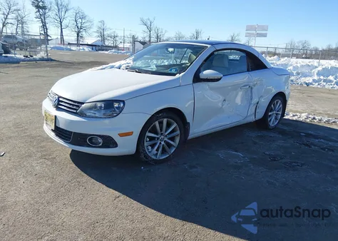 2016 Volkswagen Eos Komfort z USA, uszkodzony, nr VIN WVWBW8AH5GV001104